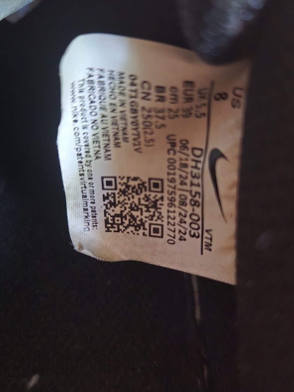 Nike Black and White Women's Low-Top Sneakers - Picture 4 of 4